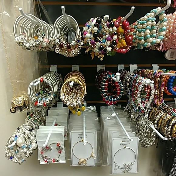 25  Bracelet Bundle - Picture 7 of 9